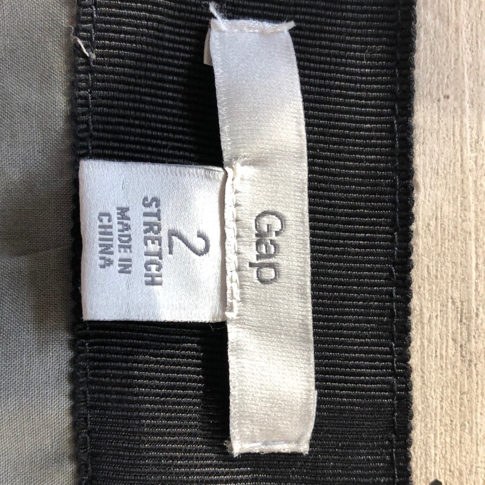 Gap sz 2 grey with black waist band